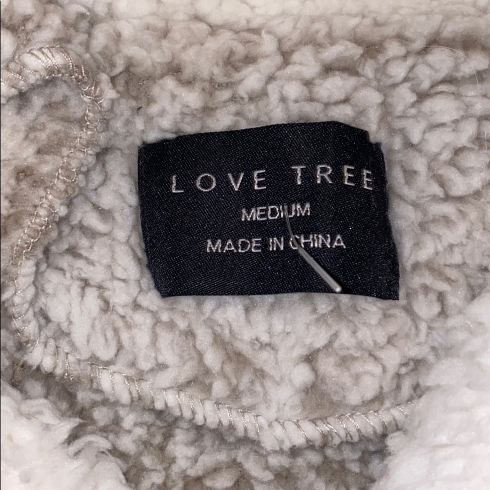 Fuzzy pullover - Picture 3 of 5